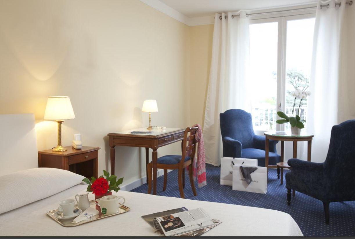 Logis Hotel Royal Saint-Mart Роят Екстериор снимка