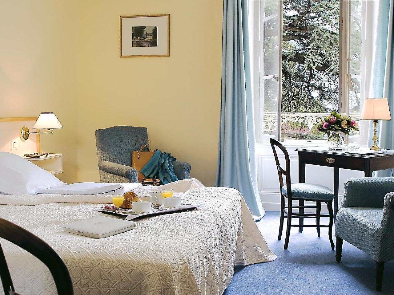 Logis Hotel Royal Saint-Mart Роят Екстериор снимка