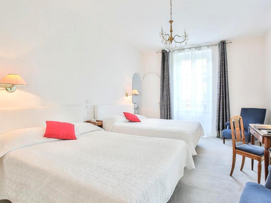 Logis Hotel Royal Saint-Mart Роят Екстериор снимка