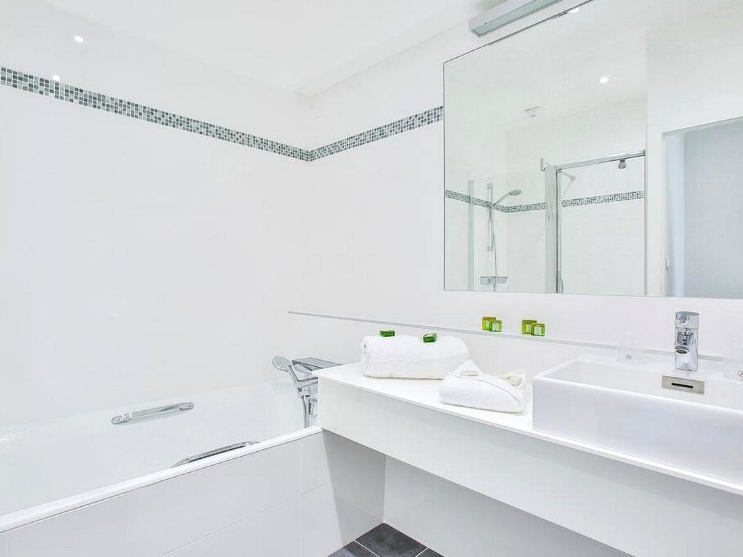 Logis Hotel Royal Saint-Mart Роят Екстериор снимка