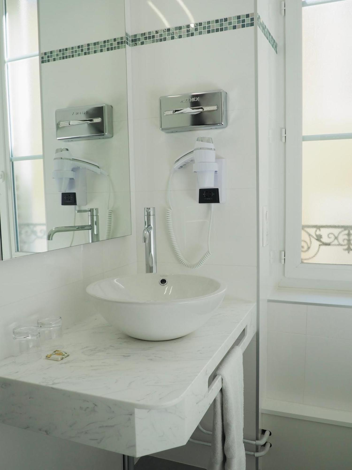 Logis Hotel Royal Saint-Mart Роят Екстериор снимка